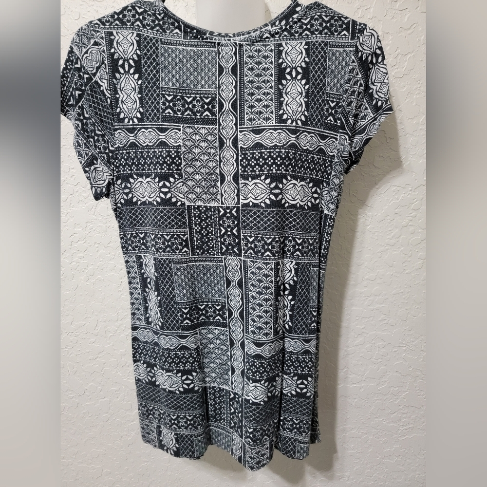 Patterned H&M T-shirt - Picture 2 of 3